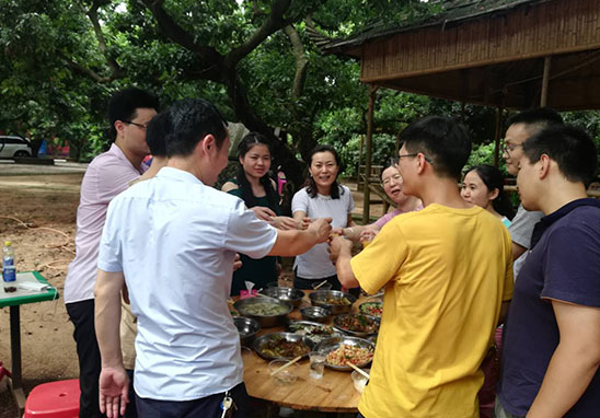 “挑戰(zhàn)自我，凝聚力量，熔煉一流團隊” 廣東優(yōu)科檢測戶外拓展活動
